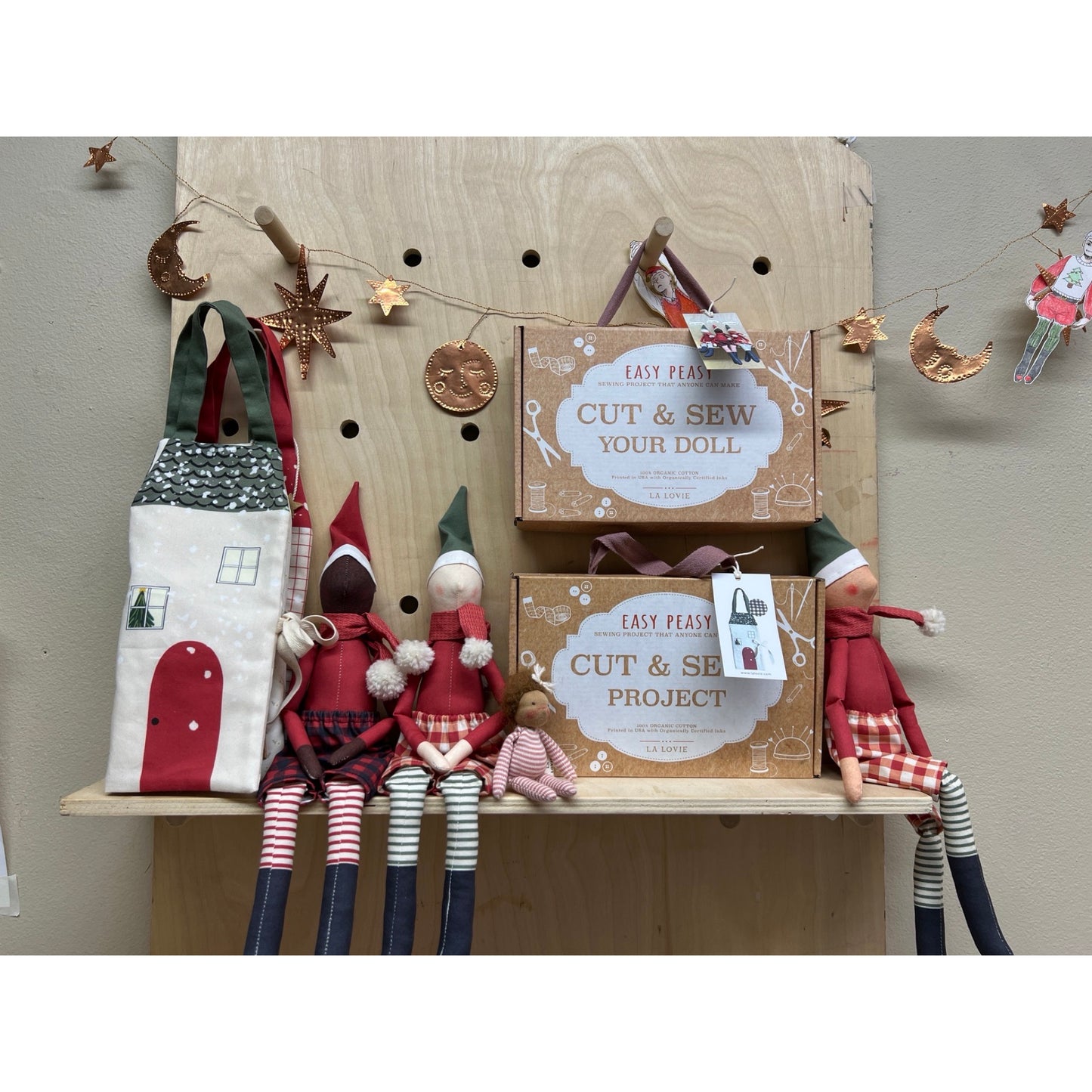 DIY Travel Dollhouse_Christmas Red